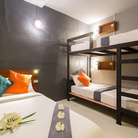 Holiday Station Hostel Krabi Exterior photo