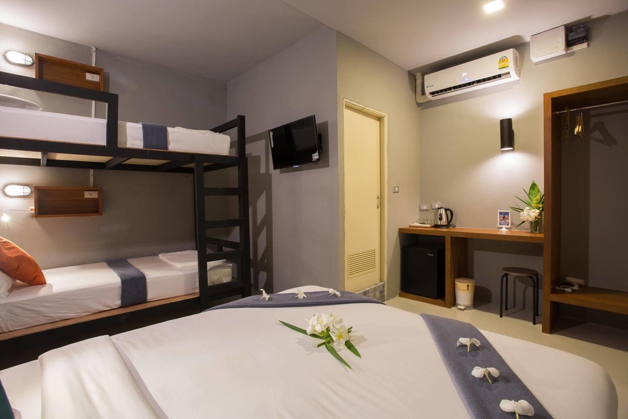 Holiday Station Hostel Krabi Exterior photo