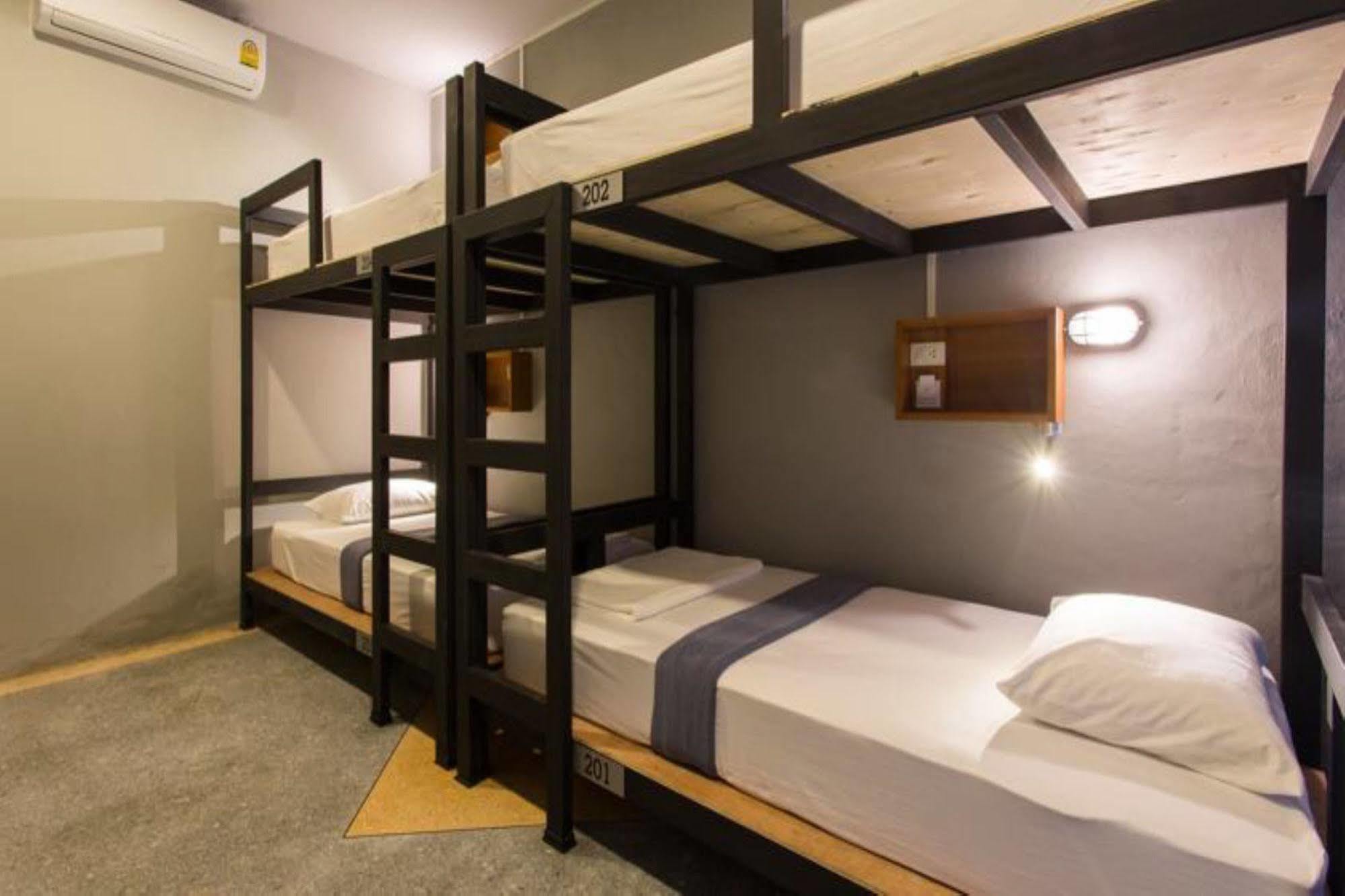 Holiday Station Hostel Krabi Exterior photo