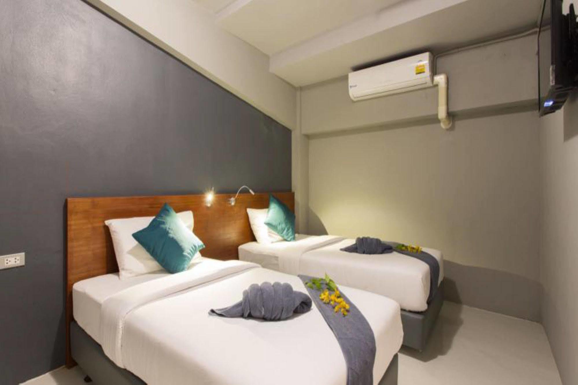 Holiday Station Hostel Krabi Exterior photo