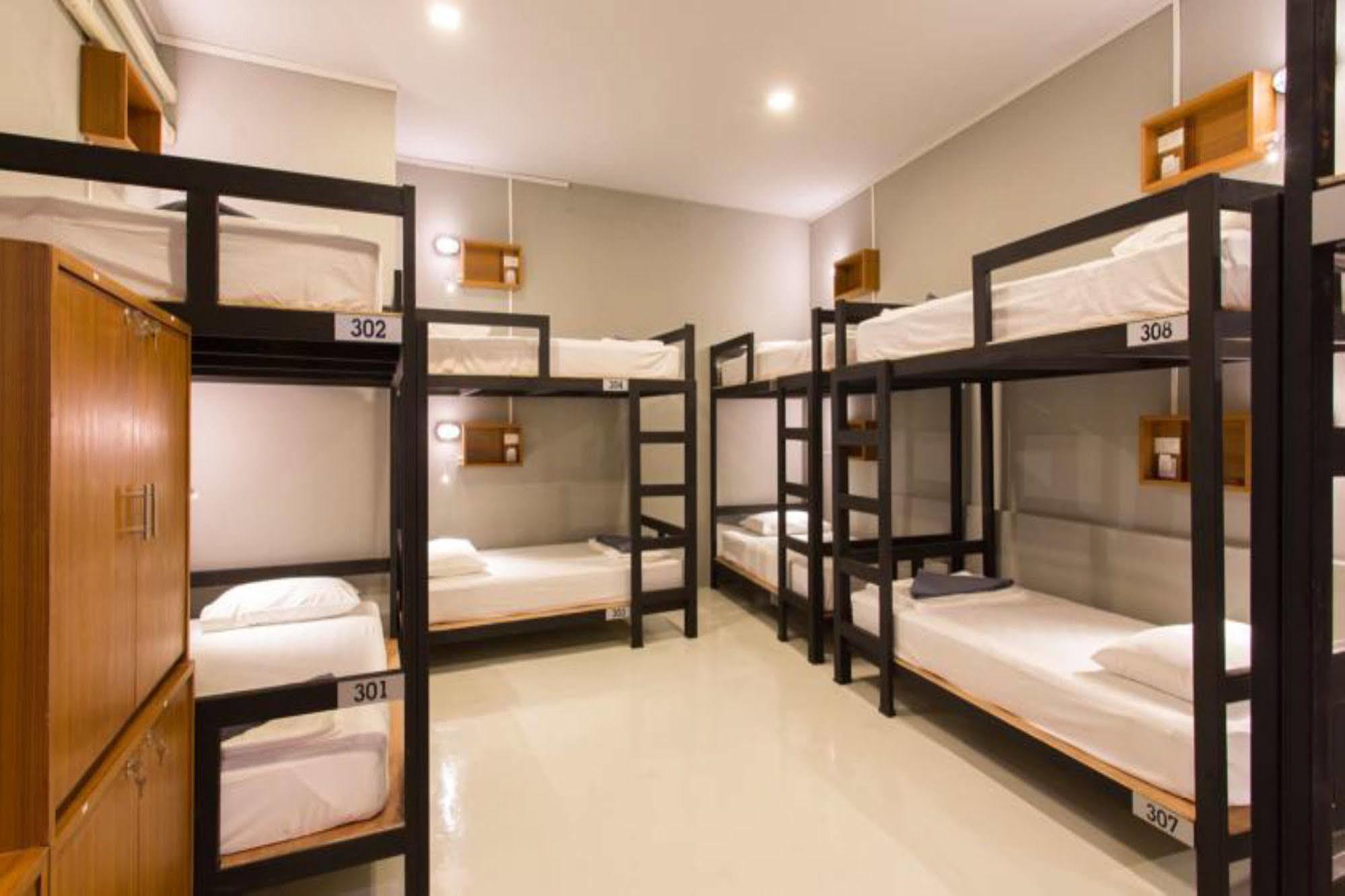 Holiday Station Hostel Krabi Exterior photo