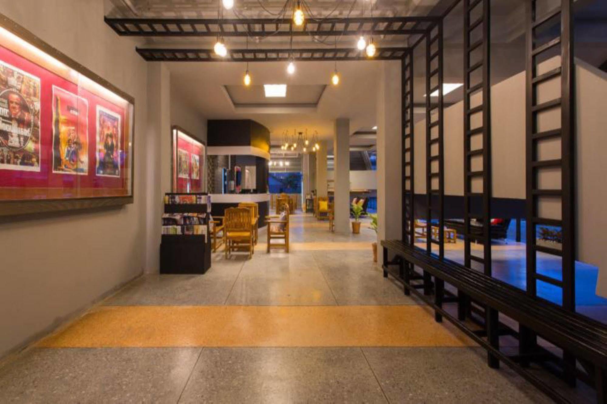 Holiday Station Hostel Krabi Exterior photo